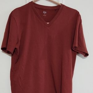 Uniqlo 2 T-shirts: 1 supima cotton shirt
